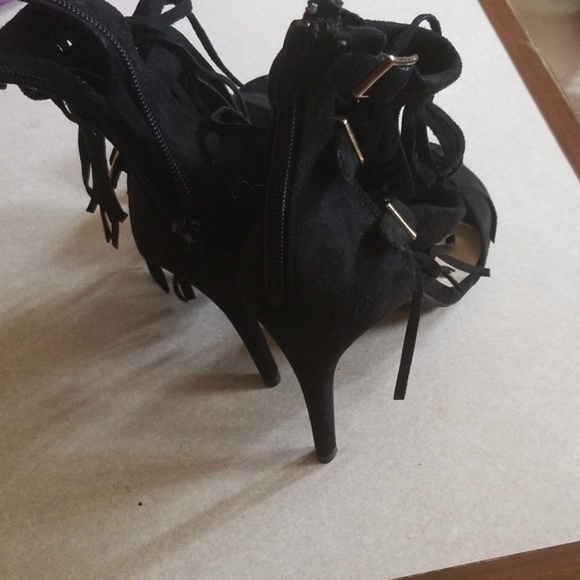 Fringed shoes - Picture 3 of 3